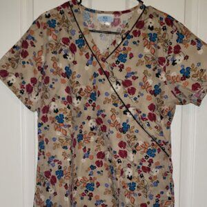 Women's scrub top with two front pockets